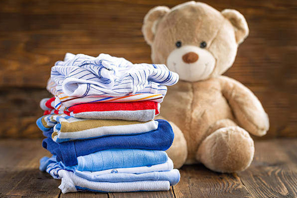 پیش از شستن لباس‌های کودک، حتماً ماشین لباسشویی خود را تمیز کنید.