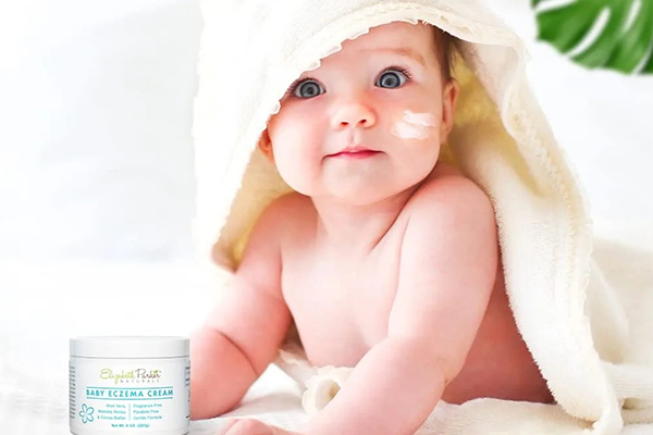 لوسیون‌ بدن کودک با فرمولاسیون ایمن و مناسب، نرمی و لطافت را برای بدن و پوست حساس او به همراه خواهد داشت.
