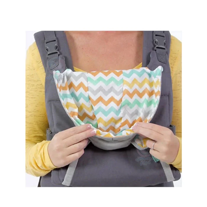 کلاه این آغوشی در فصول سرد و در مقابل تابش آفتاب از کودک محافظت میکند.