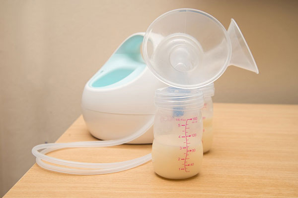 شیردوش وسیله‌ای پرکاربرد برای مادران شاغل