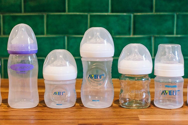 تمام شیشه شیرهای موجود در سیسمونی مریم استاندارد و فاقد BPA هستند.