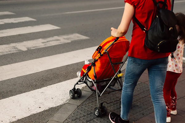 کالسکه‌های مینی برای حمل‌ونقل در سفرهای درون شهری یا پیاده‌روی عالی هستند.