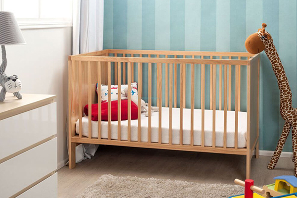 تخت مناسب می‌تواند به وسیله‌ای قابل اعتماد برای خواب بهتر و آرامش نوزاد تبدیل شود.