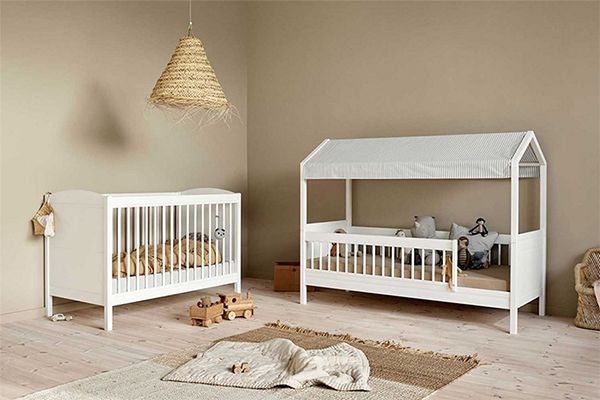 هیچ اندازه استانداردی برای تخت نوزاد تعریف نشده است و ابعاد آن به نوع و مدل آن بستگی دارد.