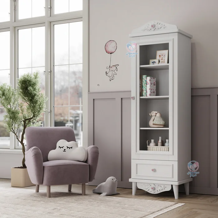 ویترین نیو رز، با داشتن ابعادی مناسب (۴۵ × ۶۰ × ۱۹۲ سانتیمتر) از فضای کاربردی جاداری برخوردار است.