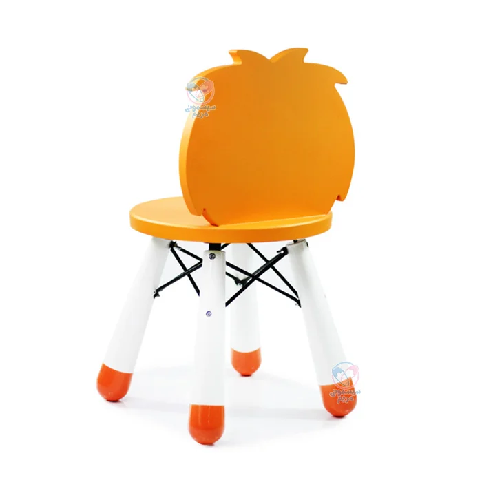 ارتفاع پشتی صندلی که به شکل یک شیر بانمک کارتونی است، 26 سانتی‌متر می‌باشد.