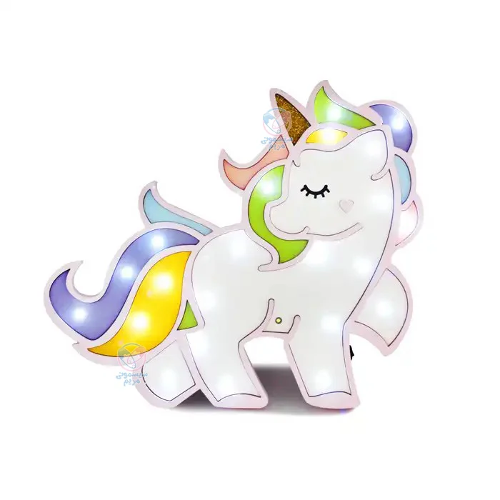 این محصول مجهز به لامپ LED بوده که نور ملایم و آرامشبخشی به فضای اتاق میدهند.