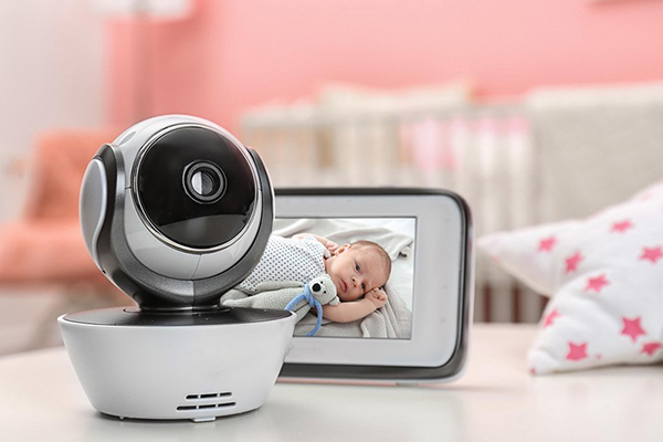 هدف از نصب دوربین‌های اتاق کودک این است که والدین بتوانند بر وضعیت کودک خود هنگام خواب نظارت داشته باشند.