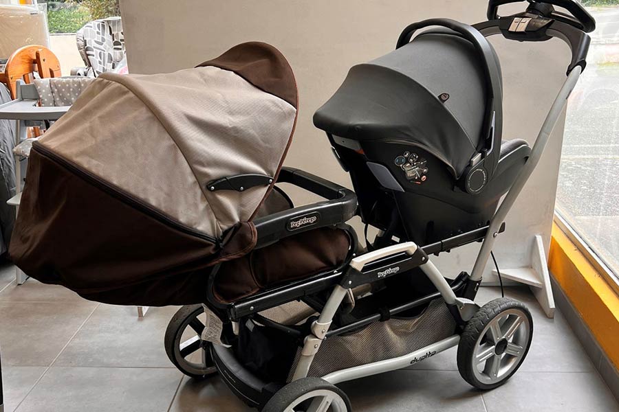 با خرید کالسکه دوقلو میتوانید حواستان را روی هر دو فرزند متمرکز کنید.