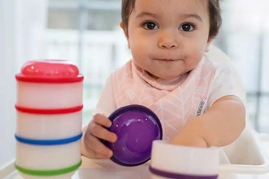 هنگام انتخاب انبار غذای مناسب برای کودکتان، عواملی مانند سهولت استفاده، تمیزکردن، ظرفیت و قابل‌حمل‌بودن را در نظر بگیرید.