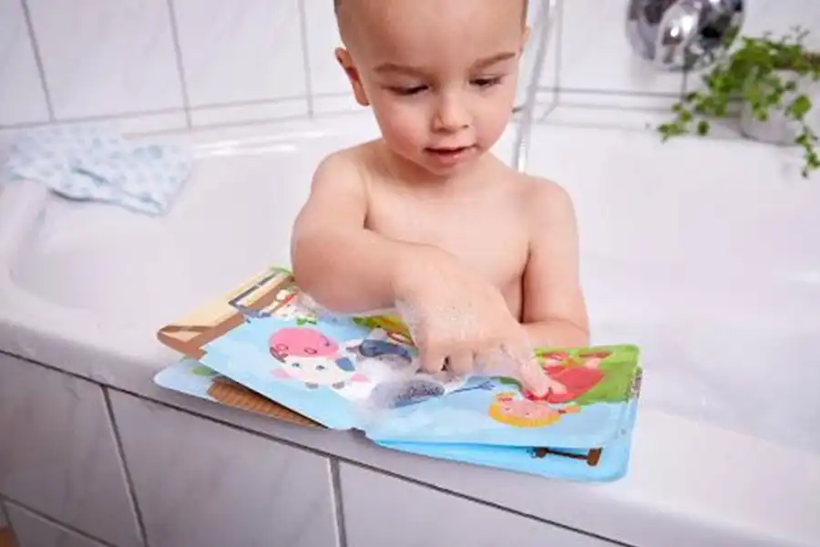 تصاویر کتاب حمام، باید واضح، رنگارنگ، جذاب و متناسب با سن کودک باشد.