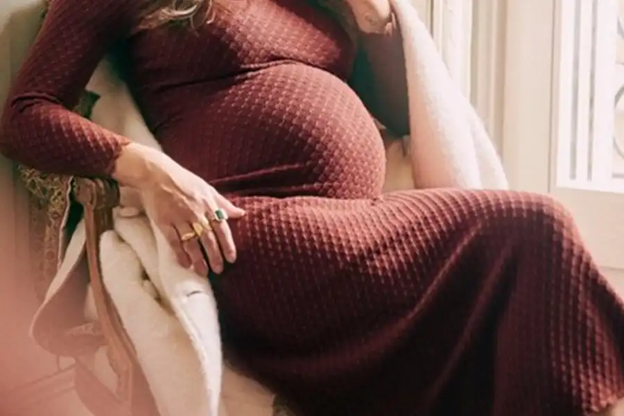 شورت بارداری باید تنخور خوبی داشته باشد و متناسب با برآمدگی‌ها و فرورفتگی‌های بدن مادر طراحی شده باشد.