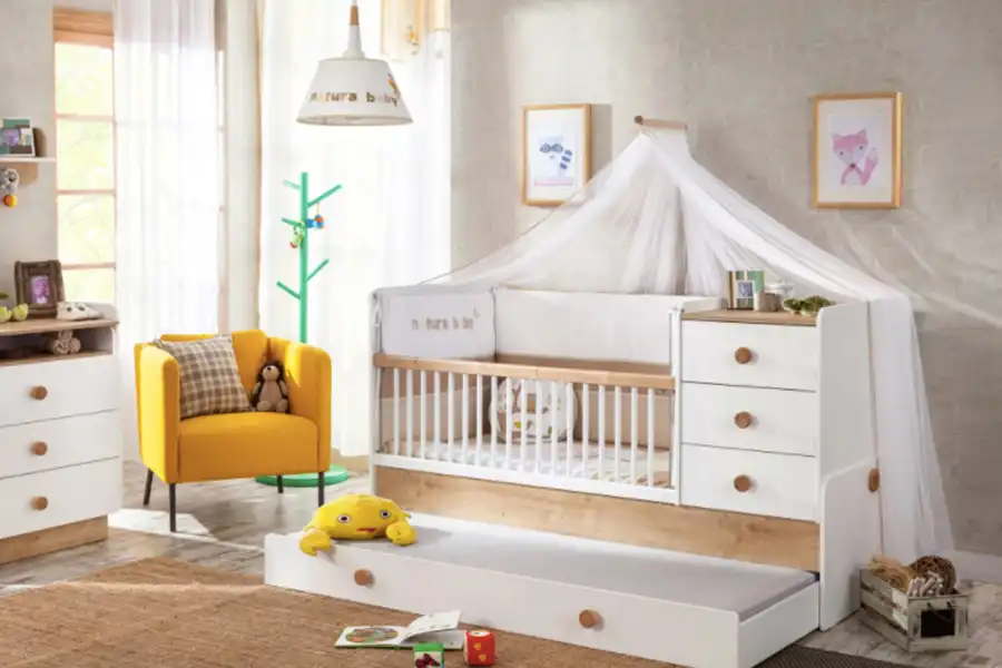 نحوه نصب تخت‌ کودک باکس‌دار با تخت‌خواب‌های معمولی متفاوت است و باید برای نصب از آچار مخصوص استفاده کنید.