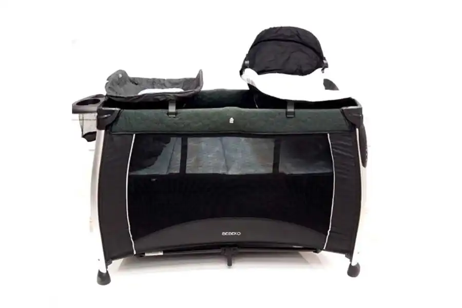 تشک تعویض تخت و پارک ببکو از جنس پلیاستر بوده و برای کودکان در سنین پایین کاملا ایدهآل است.