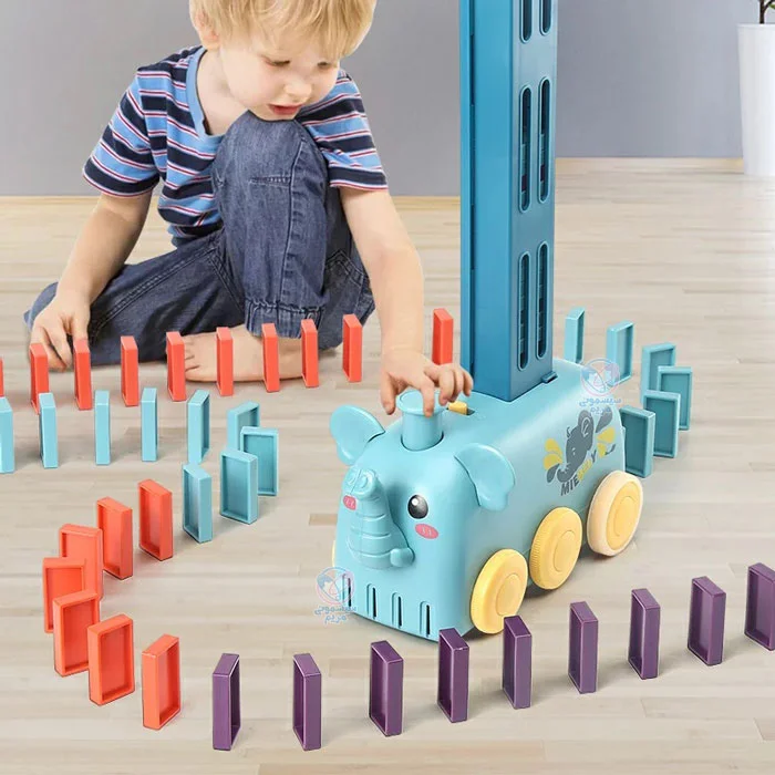 حرکت این قطار با دودکش است و با چرخاندن دودکش قطار میتوانید به مسیر حرکت قطار جهت دهید.