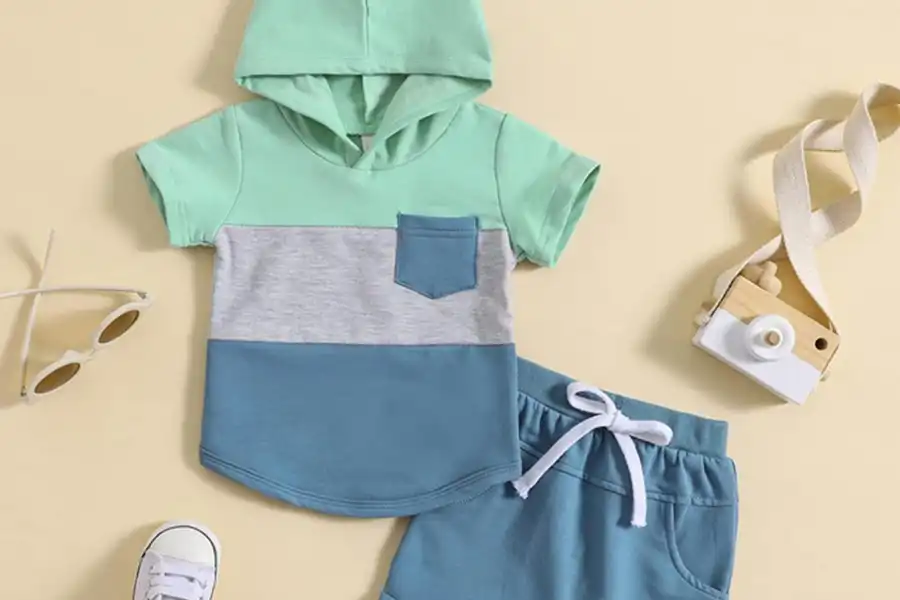 هنگام خرید سیسمونی، بیشتر توجهتان تعداد لباسها باشد و آنها را در سایزهای مختلف تهیه کنید.