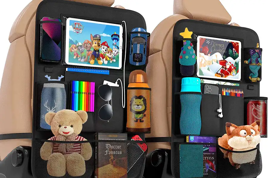 کیف صندلی ماشین به شما کمک می‌کند تمام لوازم مورد نیاز را در اختیار کودک قرار دهید.