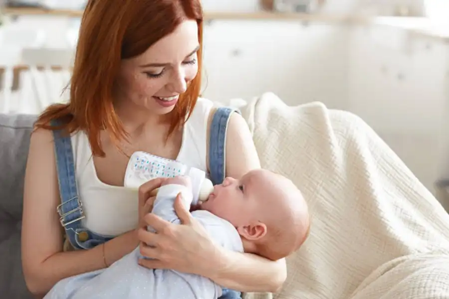 استفاده از دستگاه گرم کننده شیر نوزاد به شما این اطمینان را می‌دهد که شیر با دمای ملایم و یکپارچه و حفظ تمامی مواد مفید و مغذی آن گرم می‌شود.
