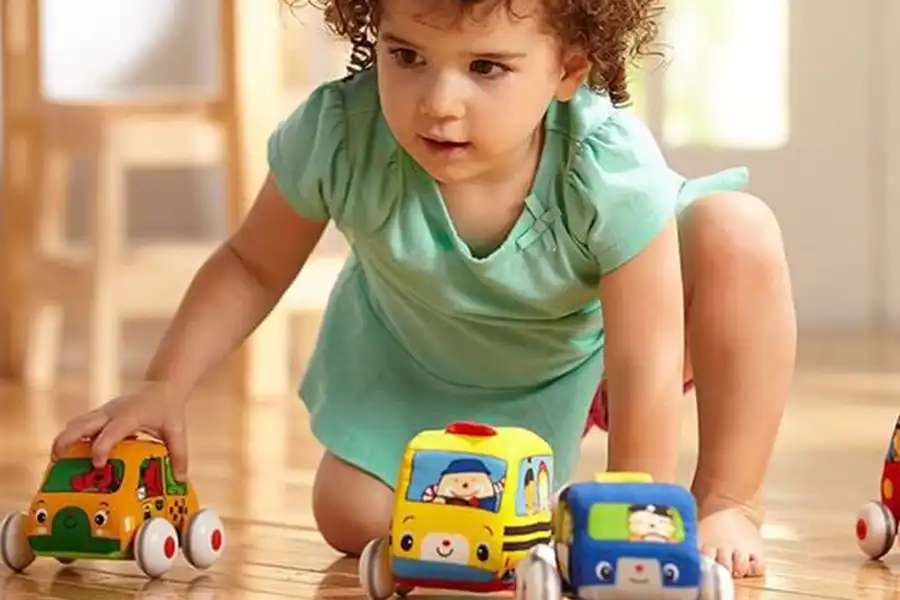 ماشین‌های کوچک‌ مناسب استفاده کودکانی هستند که هنوز توانایی حمل ماشین اسباب بازی بزرگ را ندارند.