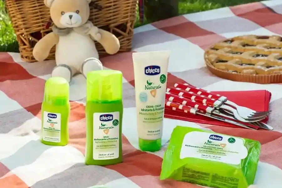 ساختار کرم و مامهای ضد گزش چیکو بر پایه گیاهی بوده و در آن از روغنهای بادرنجبویه و آندیروبا استفاده شده است.