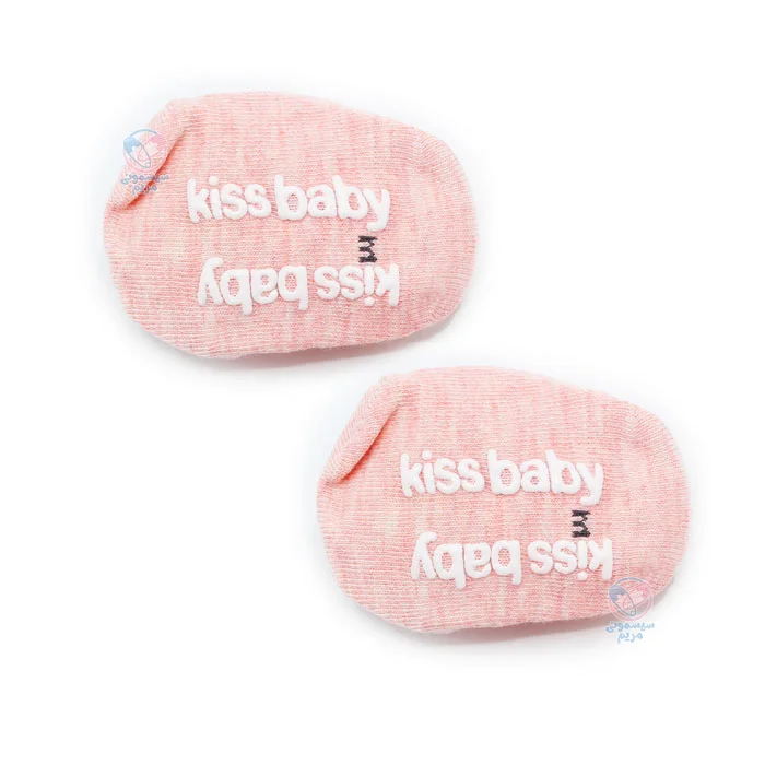 مجهز به کفی استپدار که مانع از لیز خوردن کودکان میشود.