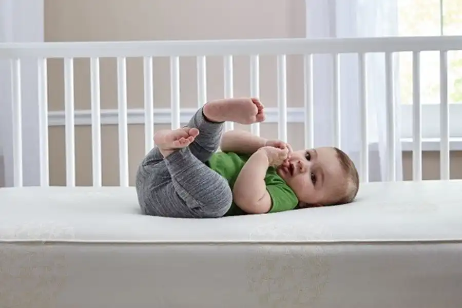 هنگام خرید تشک نوزاد، به‌دنبال تشک‌هایی باشید که جریان هوا و تهویه را انجام دهند.