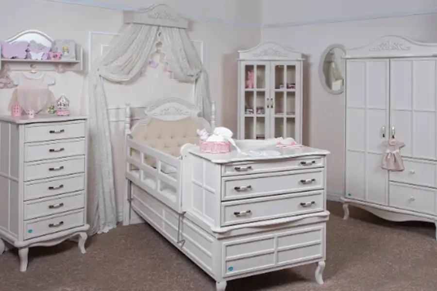 بامبینو توانسته انواع تخت خواب نوزاد را با ظاهری شکیل و هماهنگ با سلیقه ایرانی، اما با کیفیتی جهانی و قابل رقابت با محصولات خارجی تولید کند.