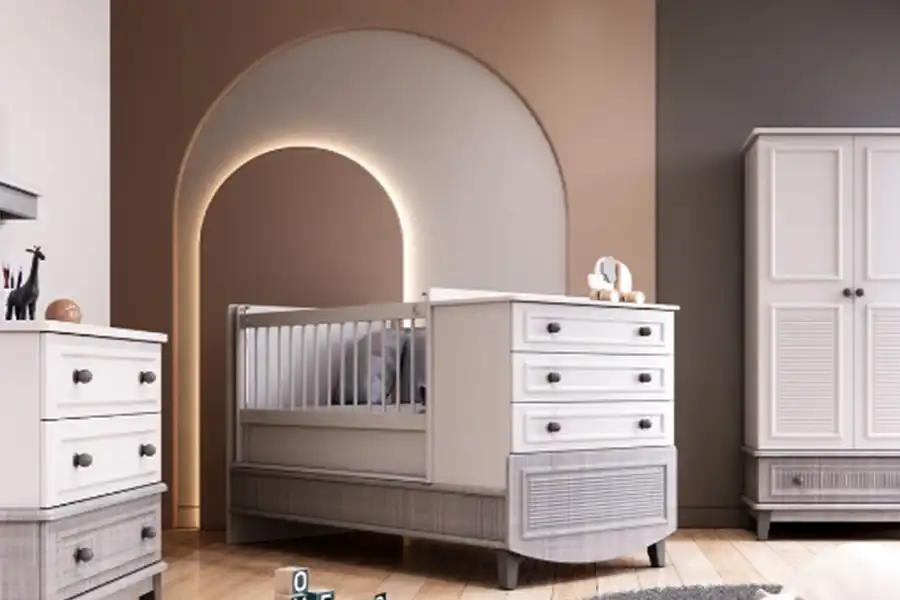 بامبینو توانسته انواع تخت خواب نوزاد را با ظاهری شکیل و هماهنگ با سلیقه ایرانی، اما با کیفیتی جهانی و قابل رقابت با محصولات خارجی تولید کند.