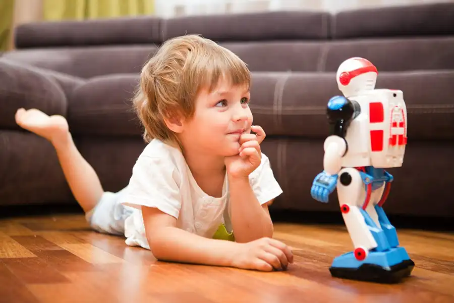 اطمینان حاصل کنید که همه اسباببازیهایی که با باتری کار میکنند، دارای پوششی هستند که با پیچ بسته میشود تا باتریها در داخل اسباببازی محکم جاساز شوند.