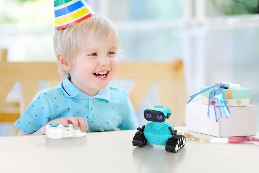 زمان خرید انواع ربات اسباب بازی حتما سن کودک خود را در نظر داشته باشید.