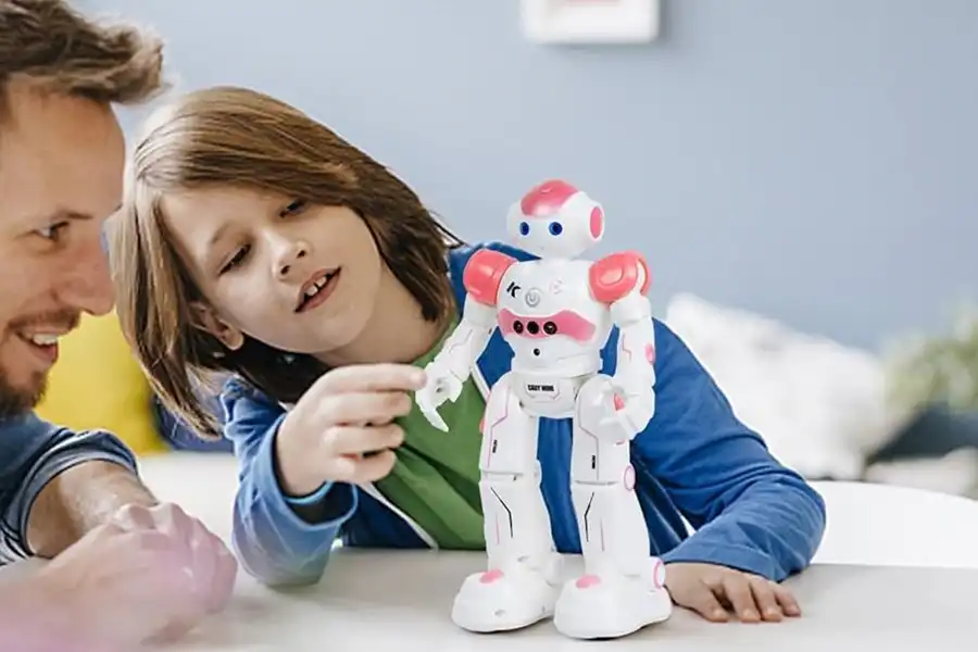 قبل از خرید ربات، علاقه، سن، کیفیت و ویژگی‌های مختلف ربات‌ها را در نظر داشته باشید تا انتخاب صحیحی انجام دهید.