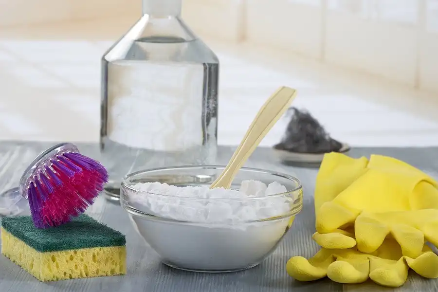 سرکه سفید و جوش سفید، ضدعفونیکننده طبیعی و ارزانقیمت هستند و میتوانند به از بین رفتن لکهها و بوی بد تشک نوزاد شما کمک کنند.