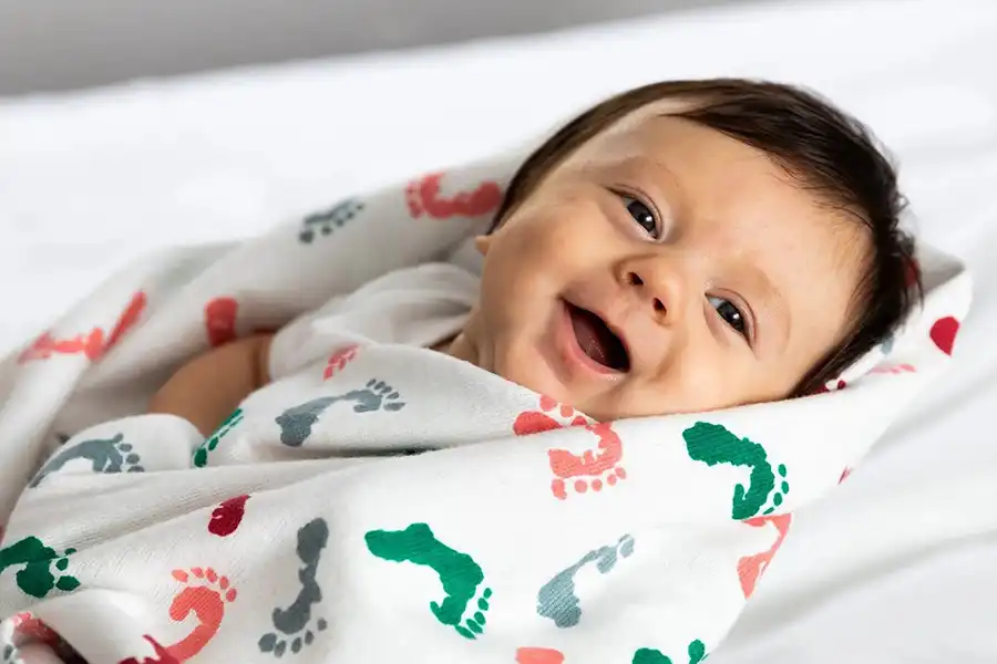 برای شستشوی لباس نوزاد، بهتر است از صابونهای لباسشویی ساختهشده از مواد طبیعی استفاده کنید.