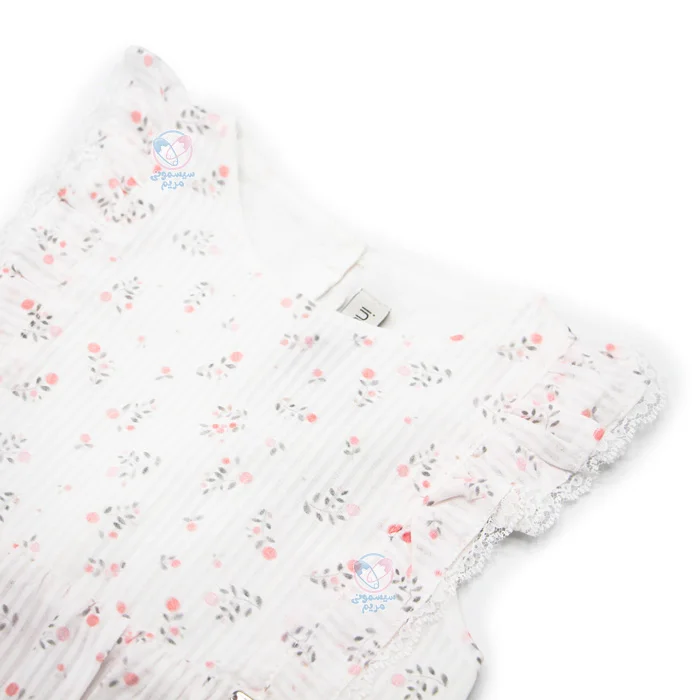 مجموعهای کامل و شیک، شامل پیراهن، شورتک و هدبند