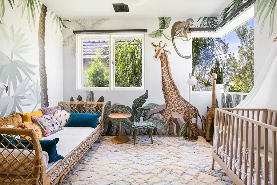 ترکیب رنگهای غنی در کنار استفاده از نورپردازی مناسب، میتواند تأثیری مثبت بر روحیه و خلاقیت کودک داشته باشد.