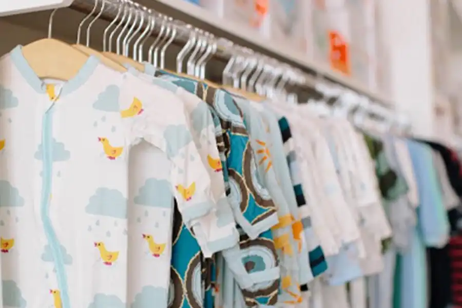 مراکز خرید بزرگ تهران طیف وسیعی از برندها، محصولات و قیمتهای متفاوت را ارائه میدهند.