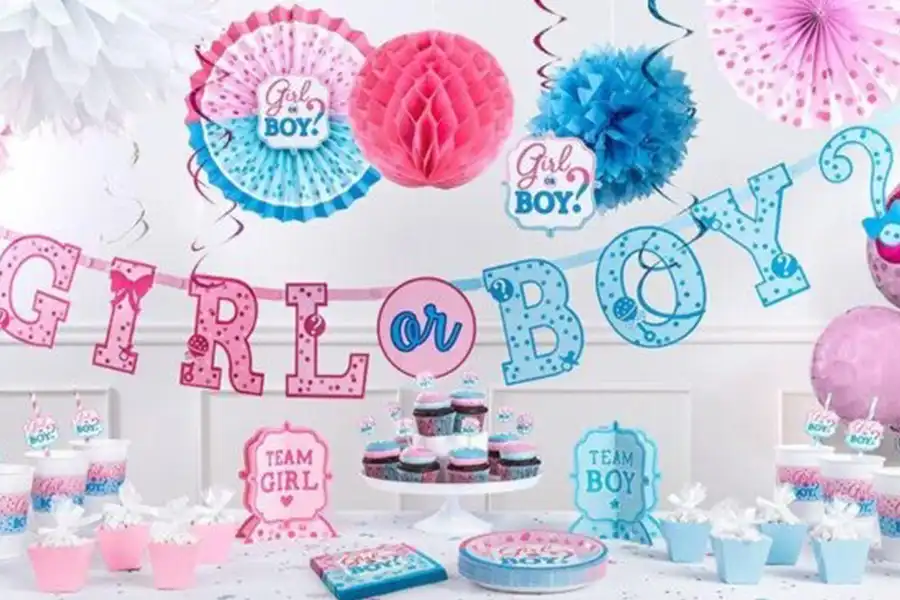 جشن، به والدین امکان میدهد تا شادی و انتظار خود را با عزیزانشان در میان بگذارند.