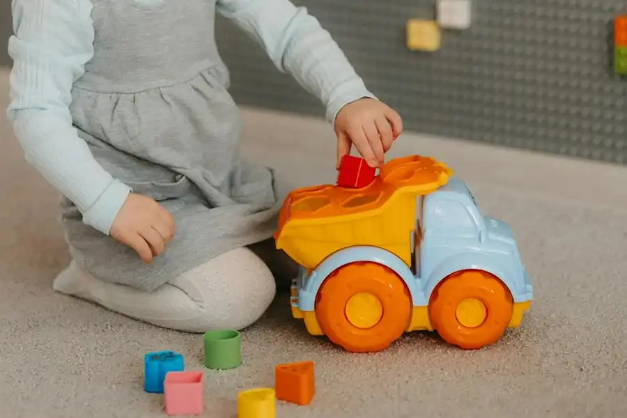 از دادن اسباببازیهای ساختهشده از پلاستیک نازک به فرزندان کوچکتر، خودداری کنید.