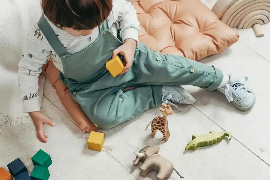 بهترین راه برای محافظت از کودکان، تماشای آنها حین بازی است.