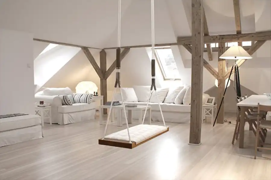 میزان تحمل تاب را با فشار وزن خود تست کنید تا مطمئن شوید بارفیکس و تاب، هیچ کدام لق نیستند.