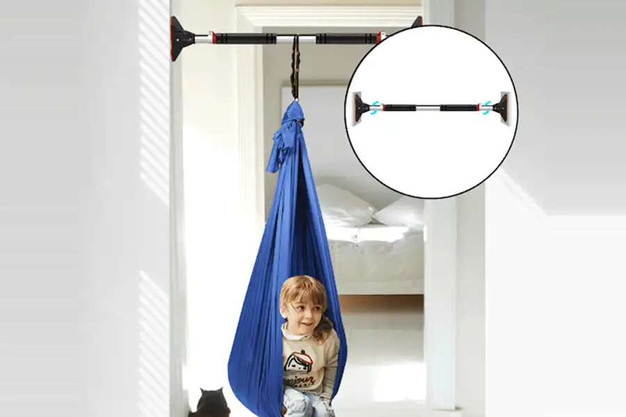 میزان تحمل تاب را با فشار وزن خود تست کنید تا مطمئن شوید بارفیکس و تاب، هیچ کدام لق نیستند.