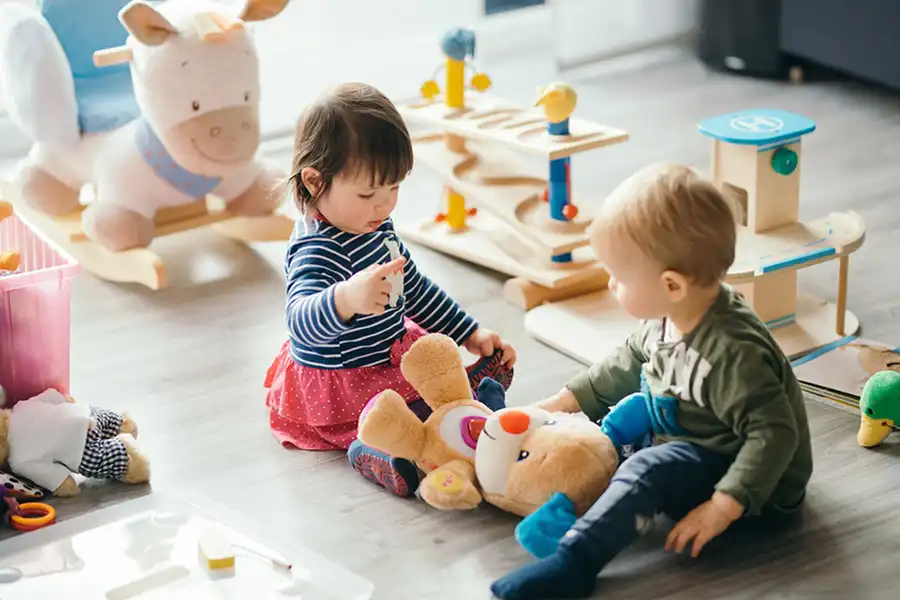 اسباببازی کودکان باید مقاوم و بادوام باشند و بتوان مکرر از آنها استفاده کرد.