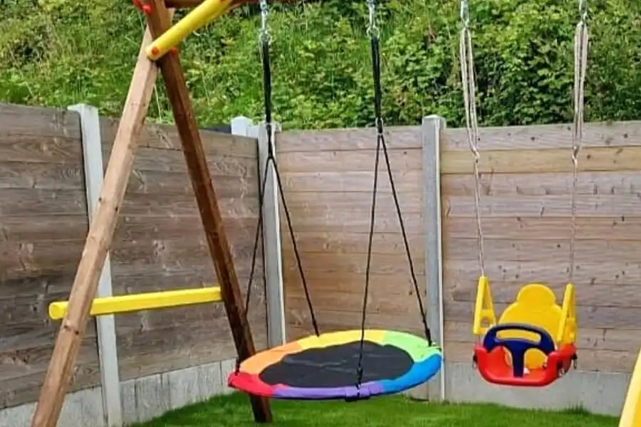 ست تاب با لنگرهای زمینی پیچشونده برای خاکهای نرم یا چمن مناسبند.