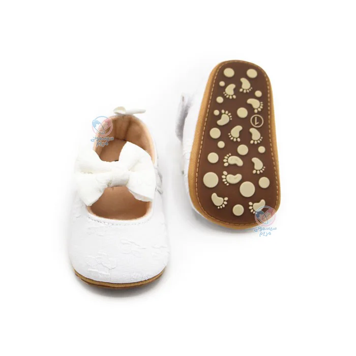 مجهز به کفی نرم و منعطف