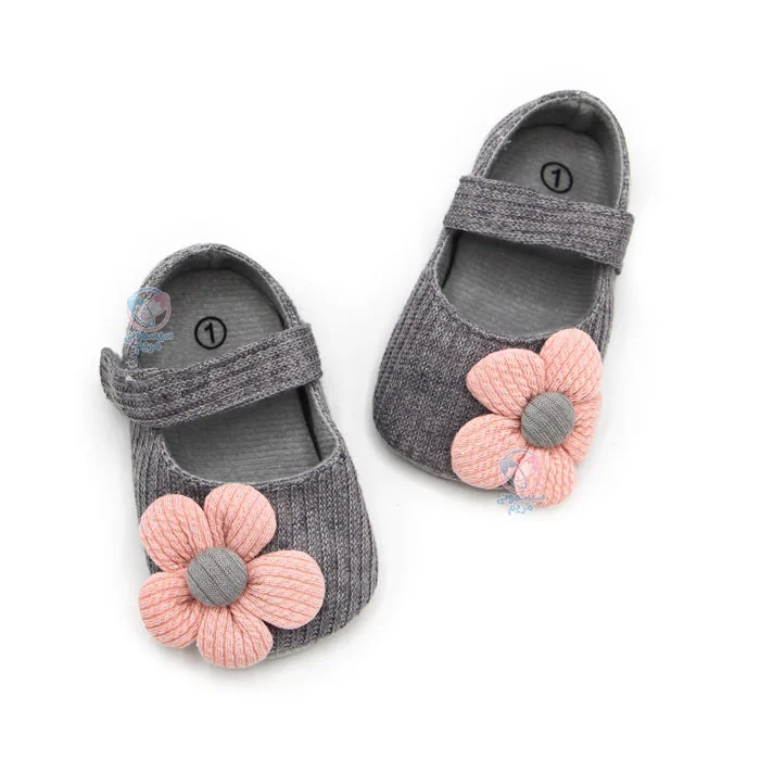 تهیه شده از پارچه تنفسپذیر که از عرق کردن جلوگیری میکند.