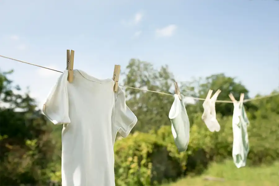 بهترین مایع لباسشویی، باید علاوهبر ملایمت، فاقد مواد شیمیایی مضر بوده و قدرت پاککنندگی بالایی داشته باشد.