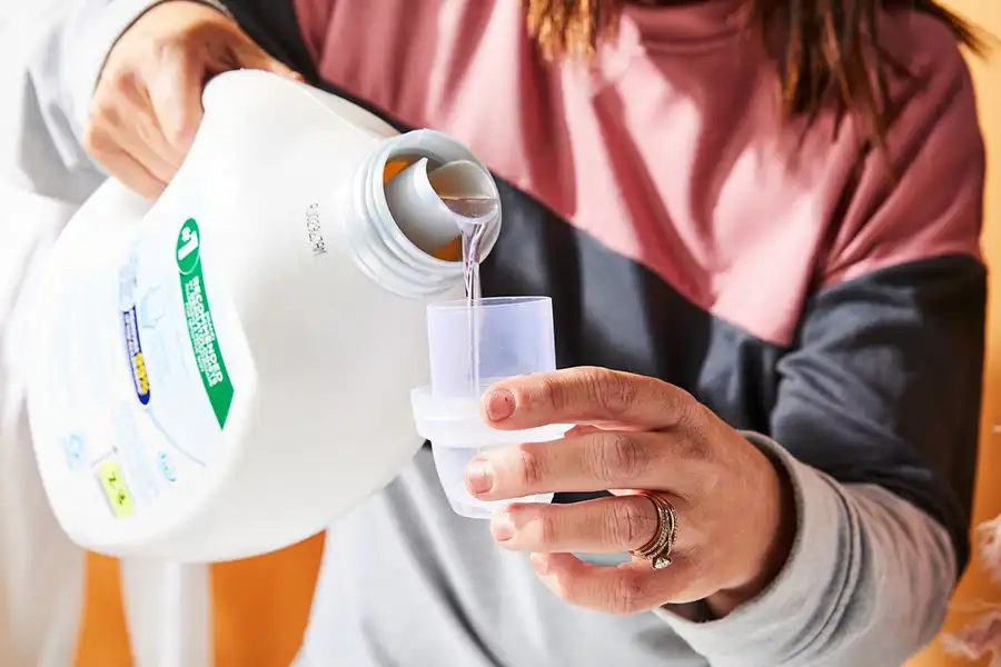 پیش از خرید هر مایع لباسشویی، مطالعه دقیق ترکیبات آن ضروری است.