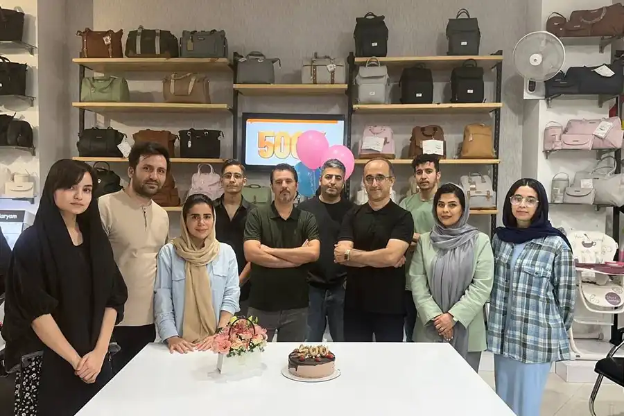 فروشگاه سیسمونی مریم از بهترین گزینههای سیسمونی و اسباببازی در ایران است که محصولات باکیفیت خود را به صورت حضوری و آنلاین به فروش میرساند.