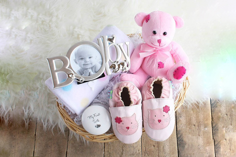 بهترین هدیه برای بچه تازه متولد شده، هدیهای است که علاوهبر زیبایی، برای والدین، کاربردی و مفید باشد.