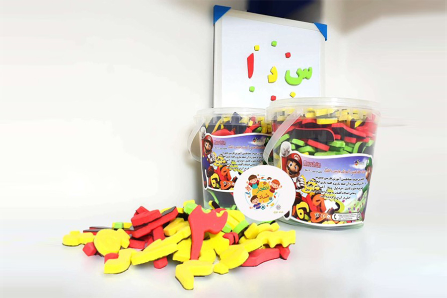 به ایمنی و کیفیت اسباببازی توجه کنید که از مواد غیر سمی و مناسب سن کودک ساخته شده باشد.